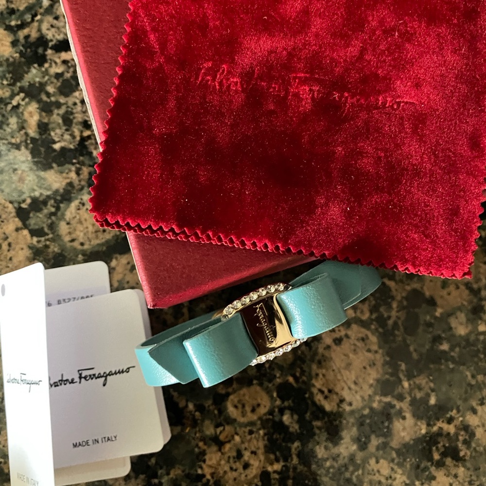 SOLD‼️NEW! SALVATORE FERRAGAMO VARASTR CUFF BRACELET 💕 - Picture 8 of 10
